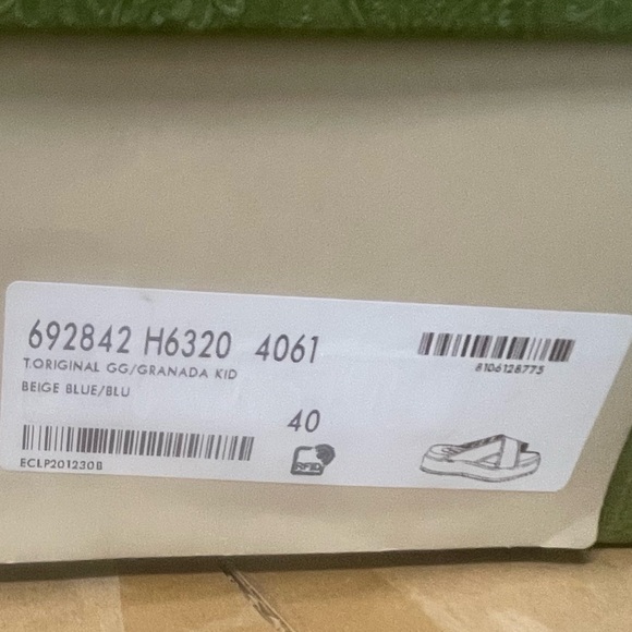 Brand new ! Never worn ! Authentic - Picture 4 of 4